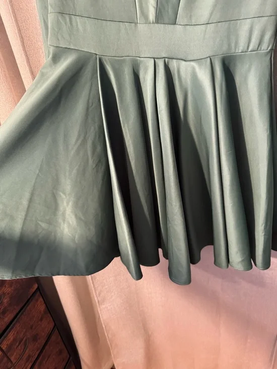 Elle Olive Green V-Neck Long Sleeve Dress - Picture 4 of 6